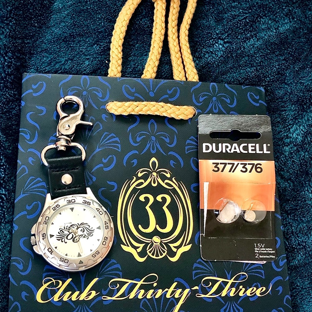 ⭐️💲SOLD💲⭐️ RARE ⭐️ DISNEY ⭐️ Club 33 Pocket Watch - Picture 11 of 16